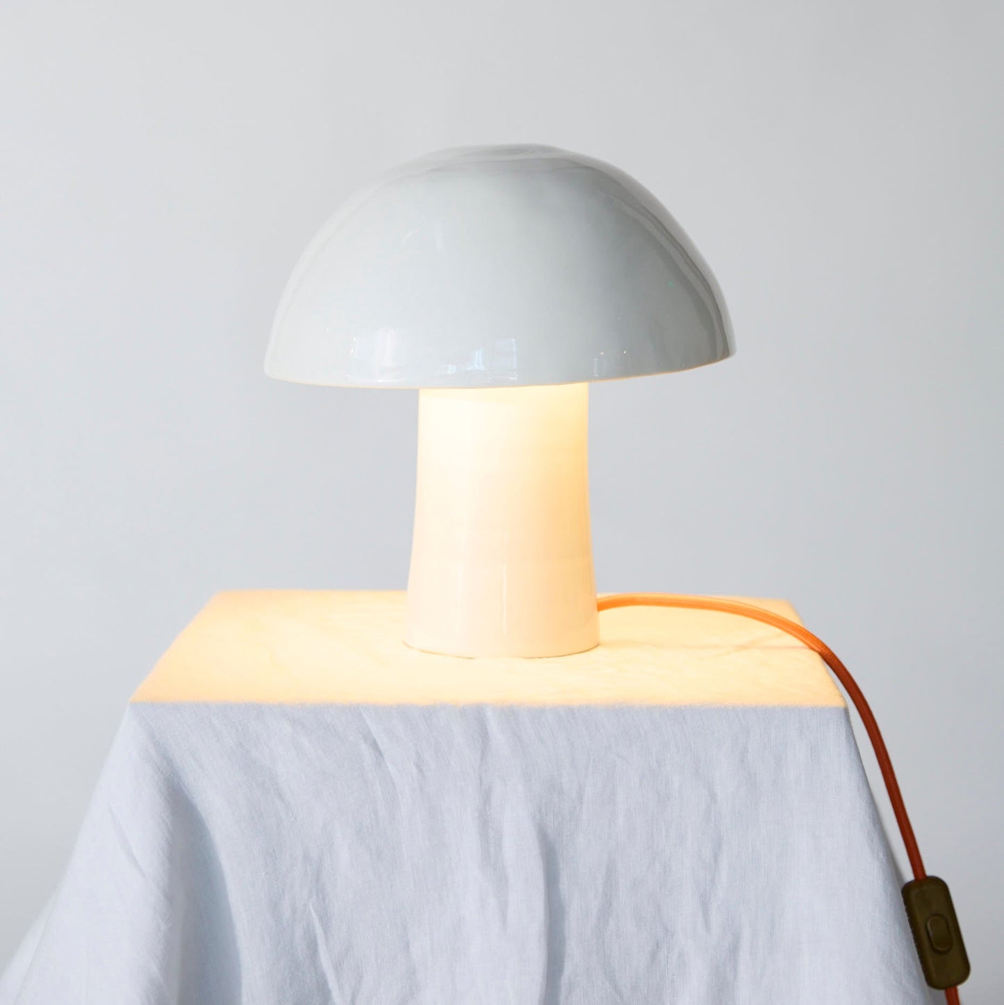 Spora Serie Blanca cable naranja