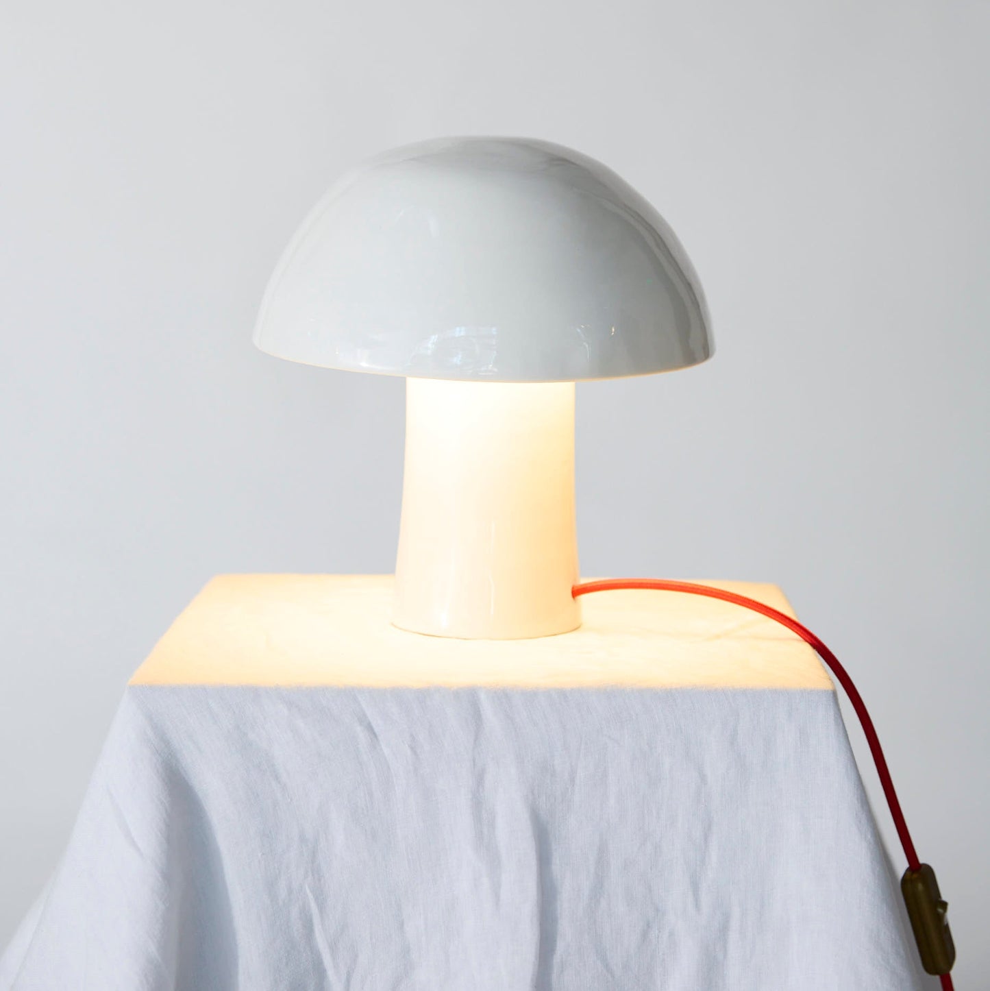 Spora Serie Blanca cable rojo