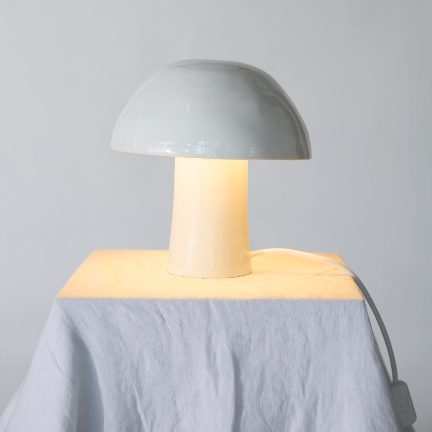 Spora Serie Blanca cable blanco