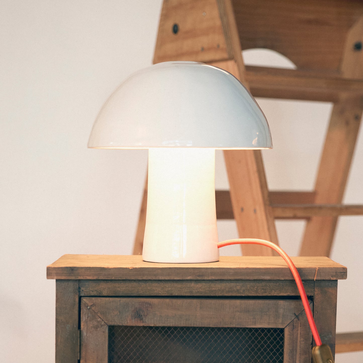 Spora Serie Blanca cable naranja