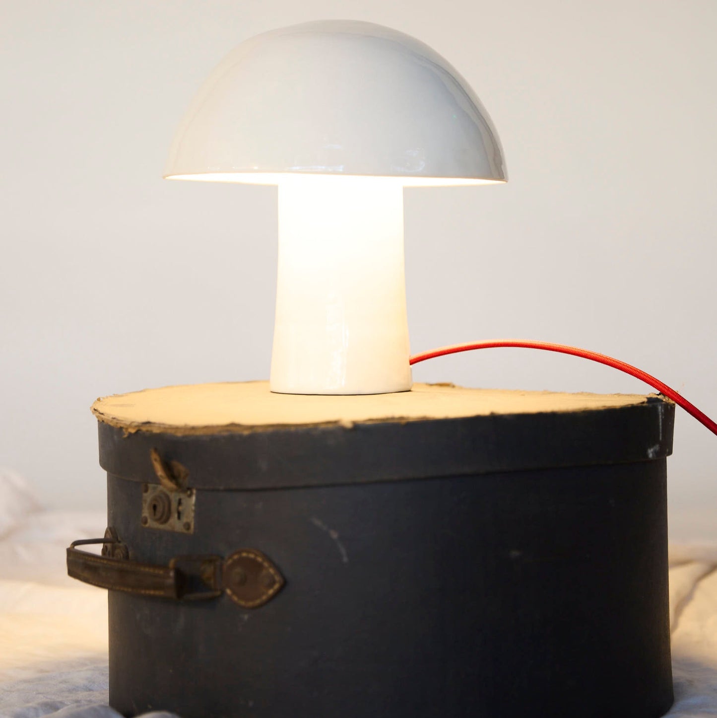 Spora Serie Blanca cable rojo